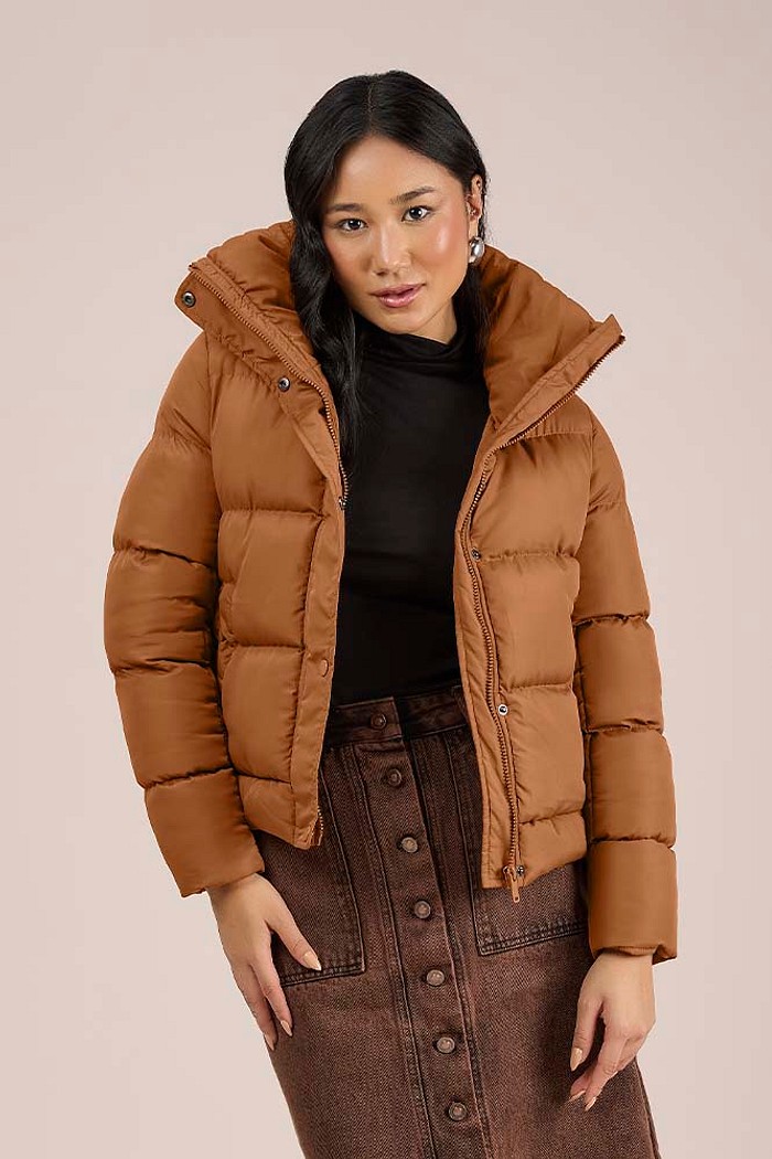 Jaqueta puffer em nylon com forro e enchimento