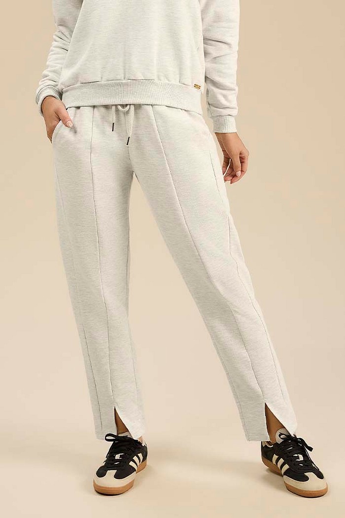 Calça em moletom com fenda frontal