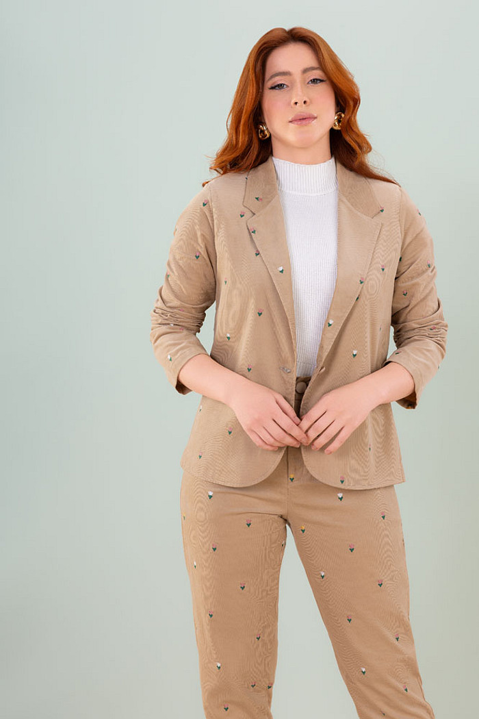 Blazer em veludo cotelê bordado
