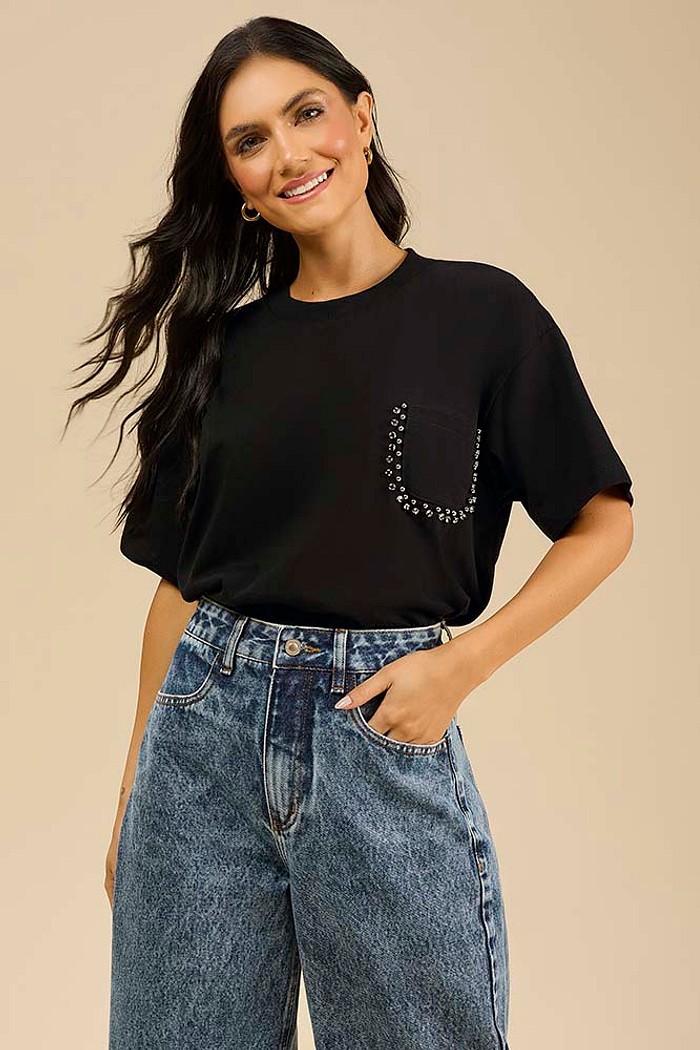 Blusa com aplique bolso em meia malha