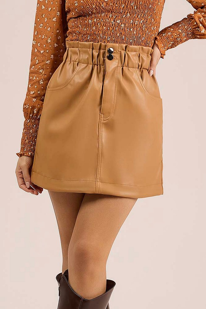 Saia mini com bolso e elástico em PU