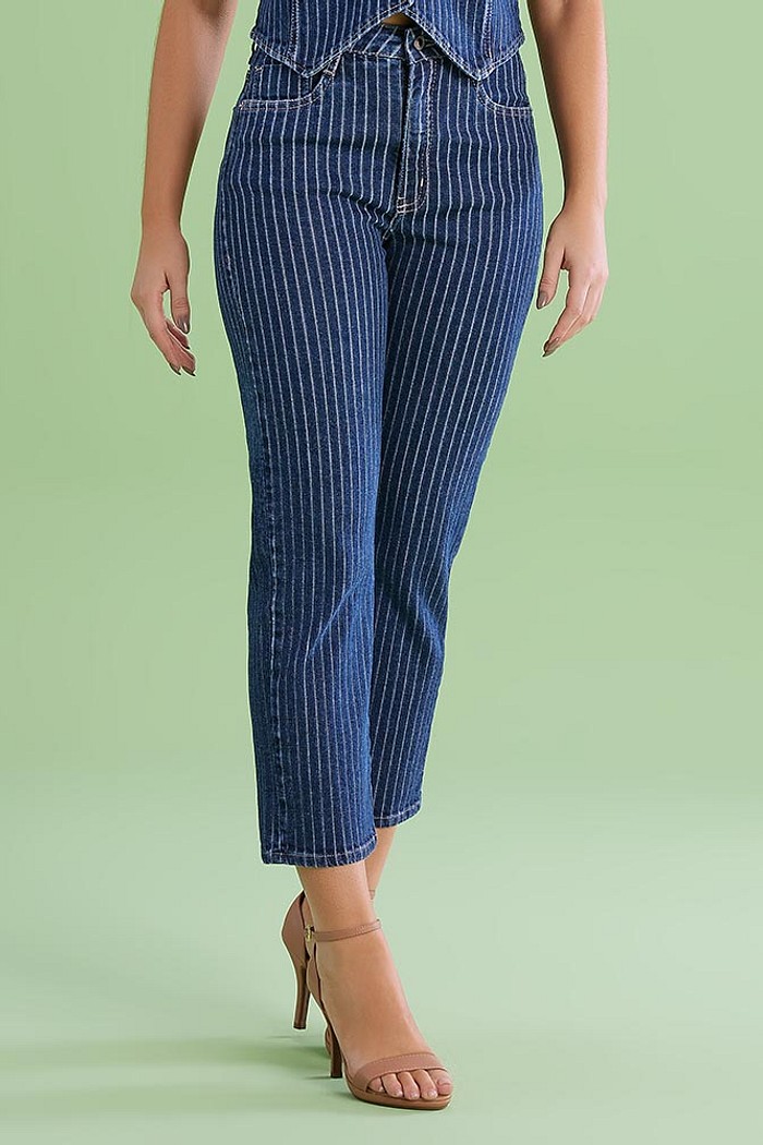 Calça straight cropped em jeans