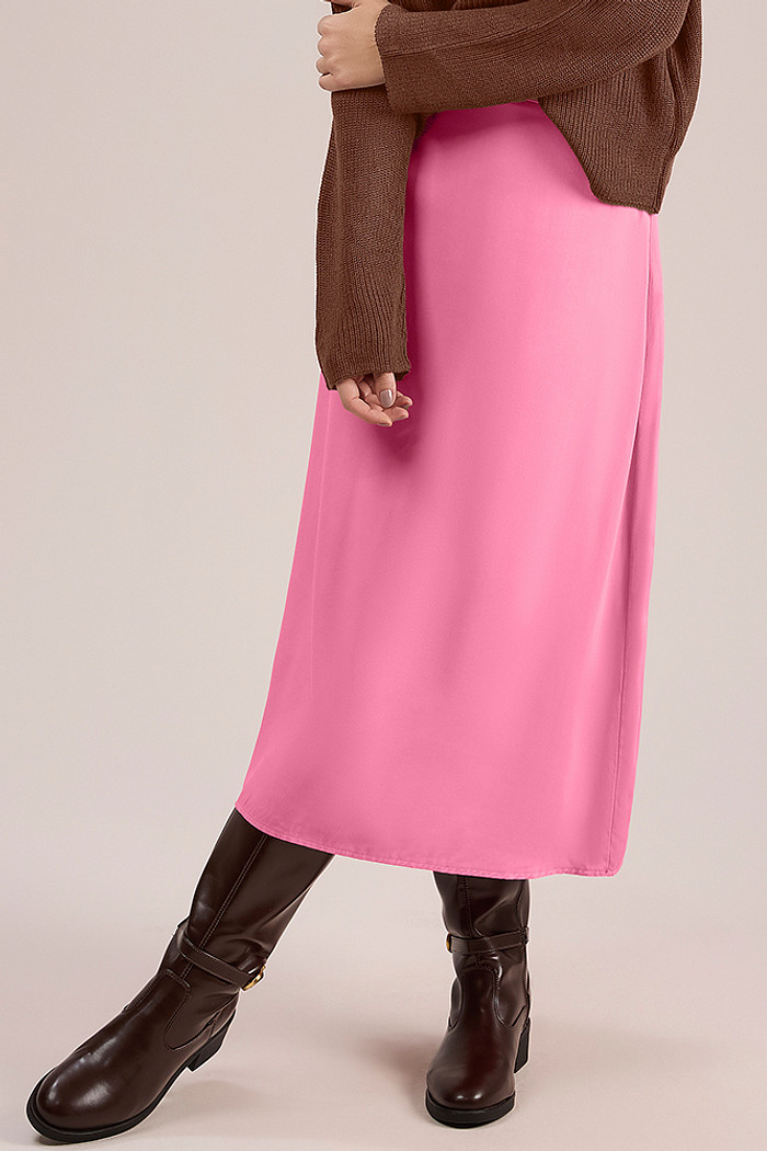 Saia midi lisa com zíper invisível em viscose