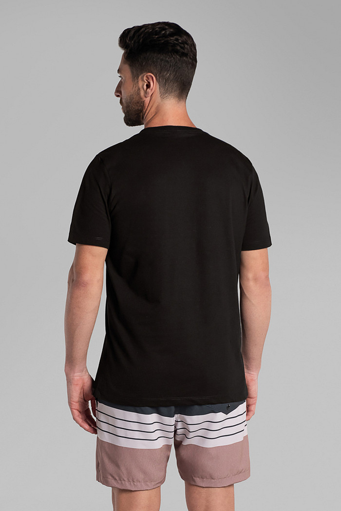 Camiseta em meia malha com etiqueta decorativa Aurus