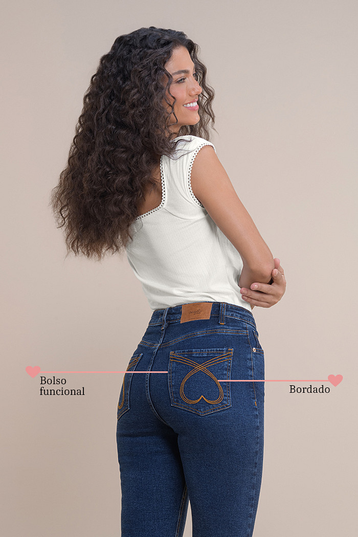 Calça jeans skinny com bordado traseiro