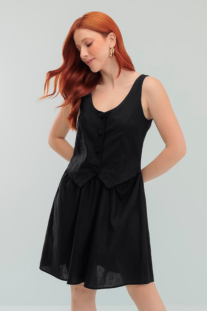 Vestido curto em linho com zíper invisível nas costas