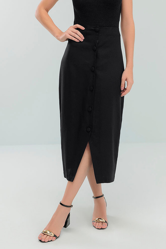 Saia midi em linho com fenda frontal e botões