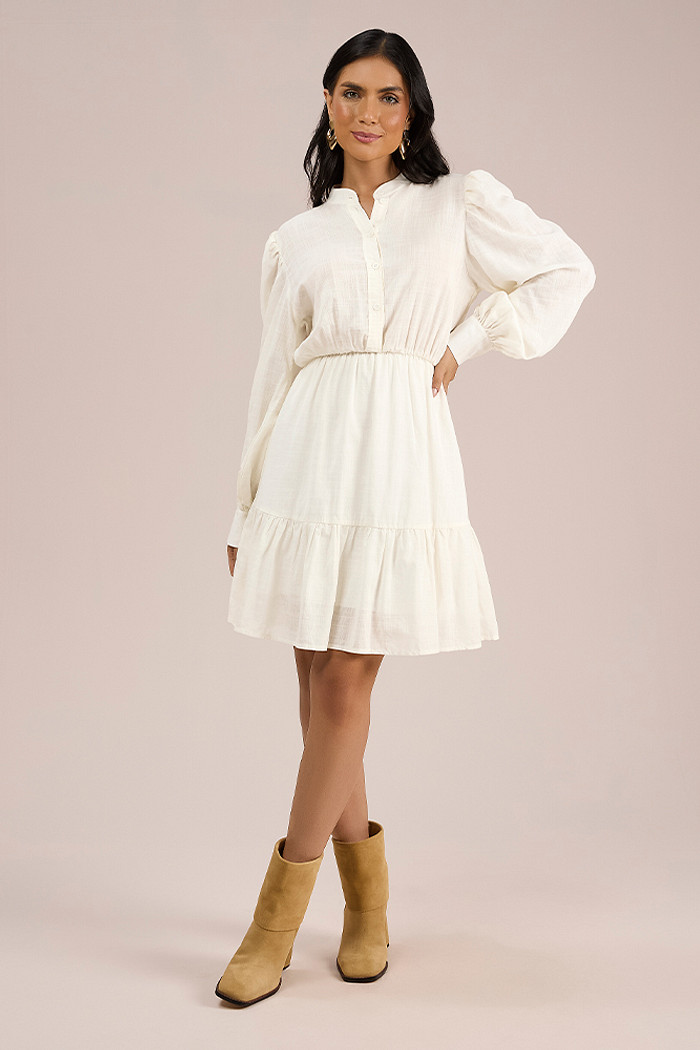 Vestido curto em tecido cambraia de algodão com forro