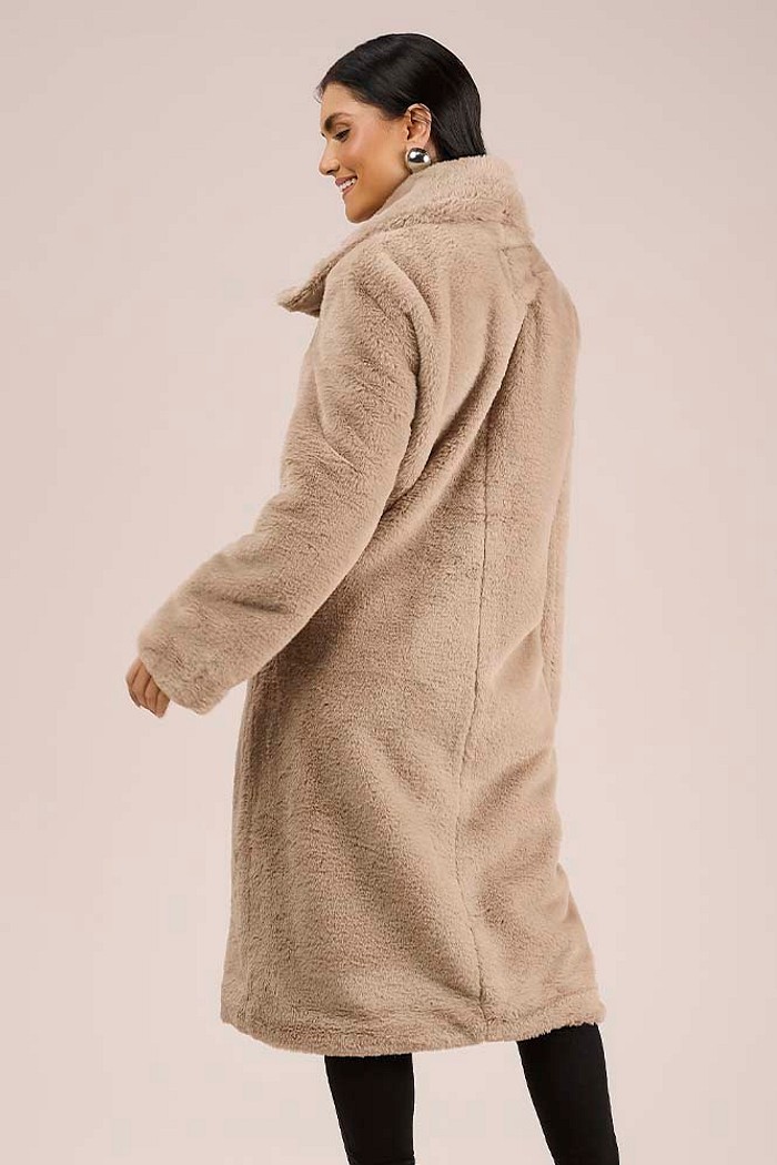 Casaco longo com bolso em tecido pêlo com forro