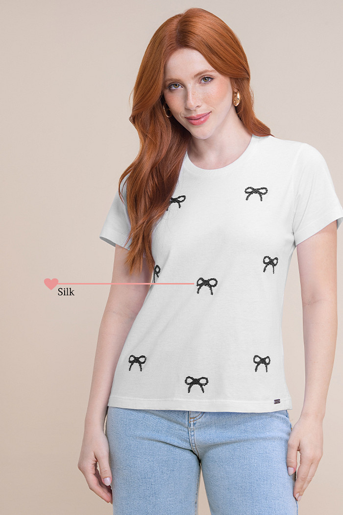 Blusa meia malha com aplique de strass