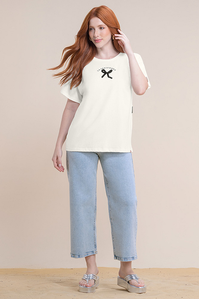 Blusa meia malha com bordado chenille