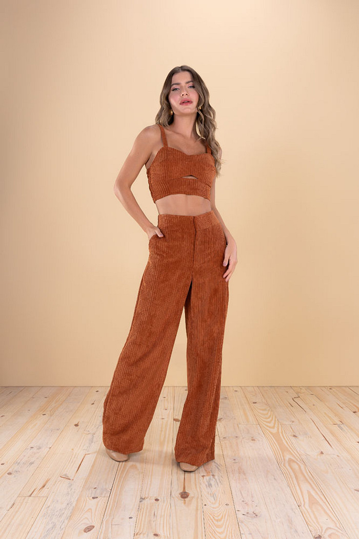 Calça wide leg em veludo cotelê