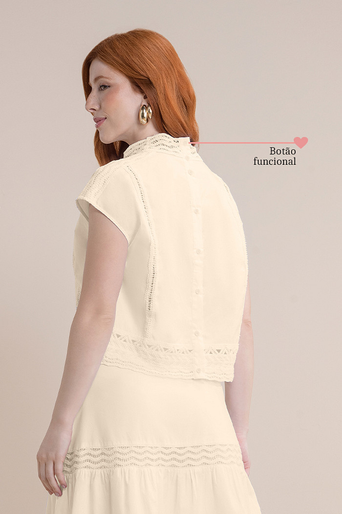 Blusa regata tricoline com aplique decorativo