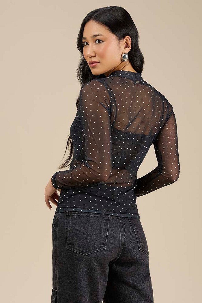 Blusa manga longa em tule