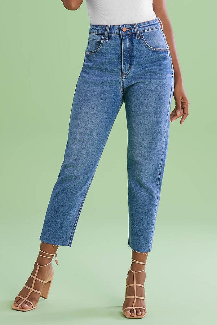 Calça mom em jeans