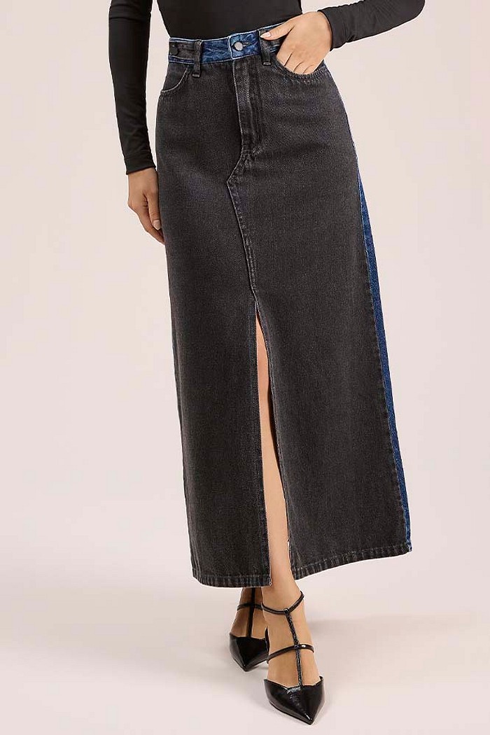 Saia midi recortes em jeans