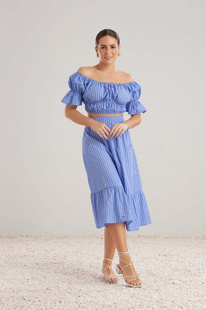 Blusa cropped ombro a ombro em tricoline bordado