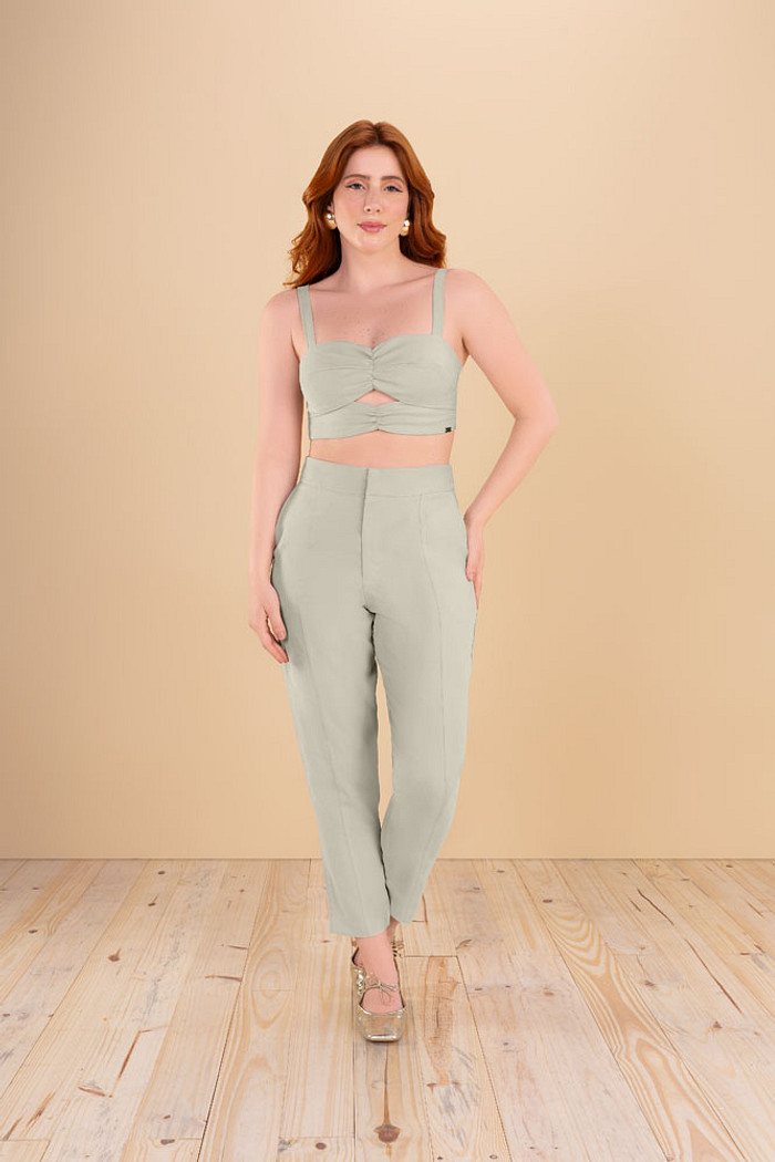 Blusa cropped em alfaiataria