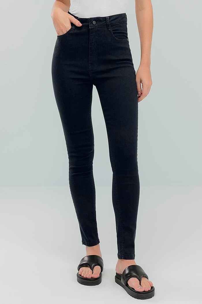 Calça skinny basica em jeans preto