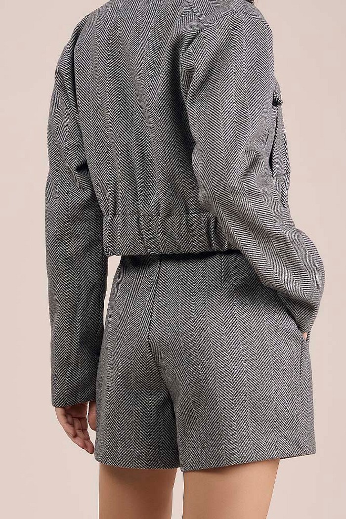 Short em tecido espinha de peixe