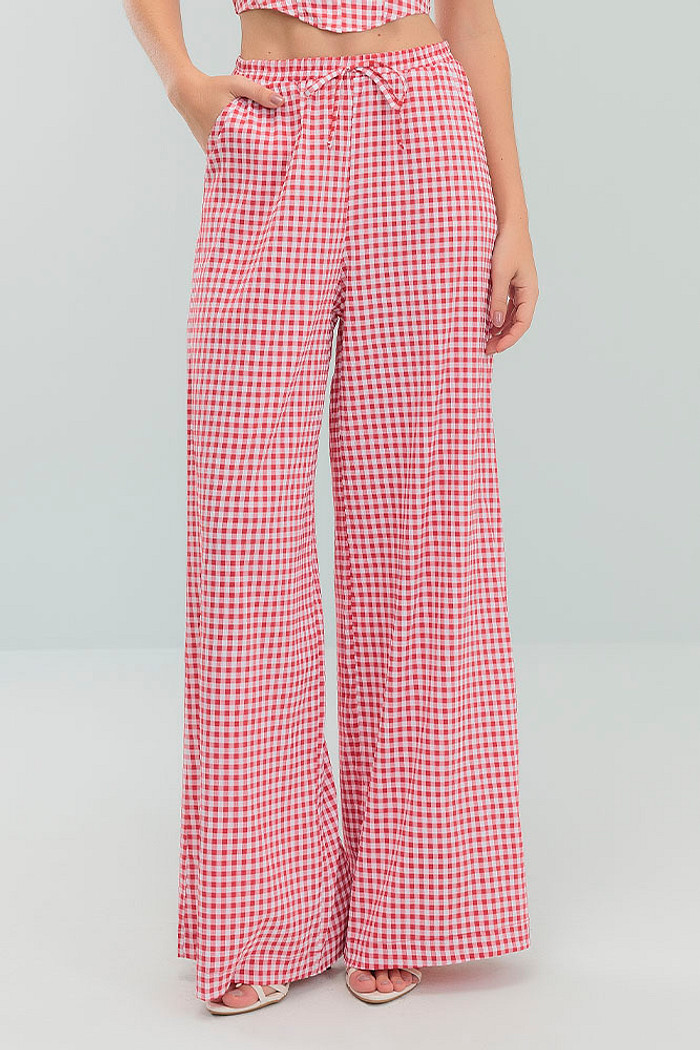 Calça wide leg vichy com bolso e elástico na cintura