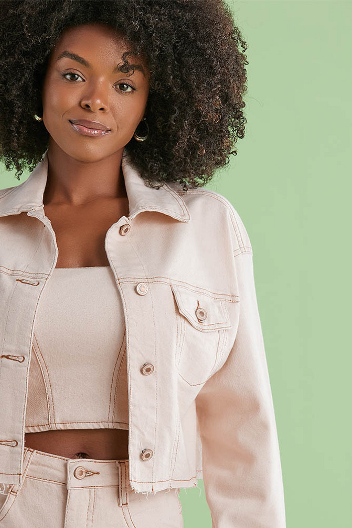Jaqueta cropped em sarja