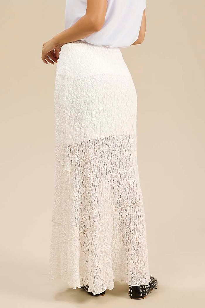 Saia midi em renda com forro