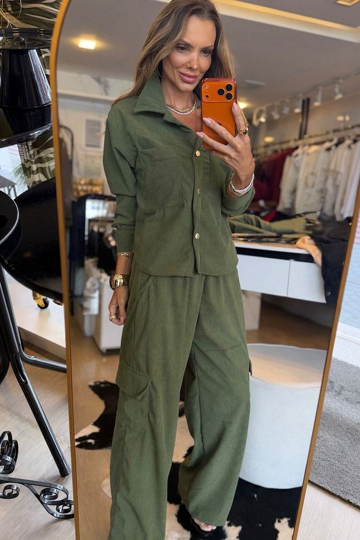 Conjunto em Cotelê Velluto na Cor Verde