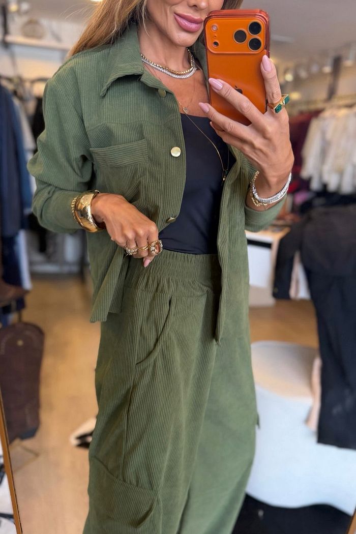 Conjunto em Cotelê Velluto na Cor Verde