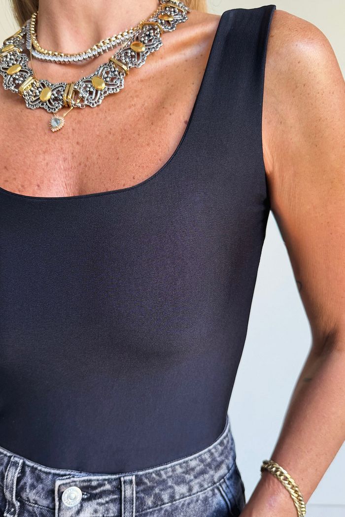 Body Regata Decote Quadrado em Suplex Premium cor Preta