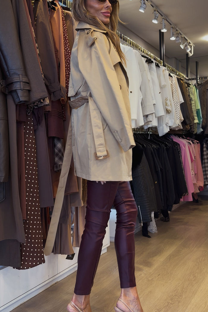 Calça Resinada Slim cor Vinho