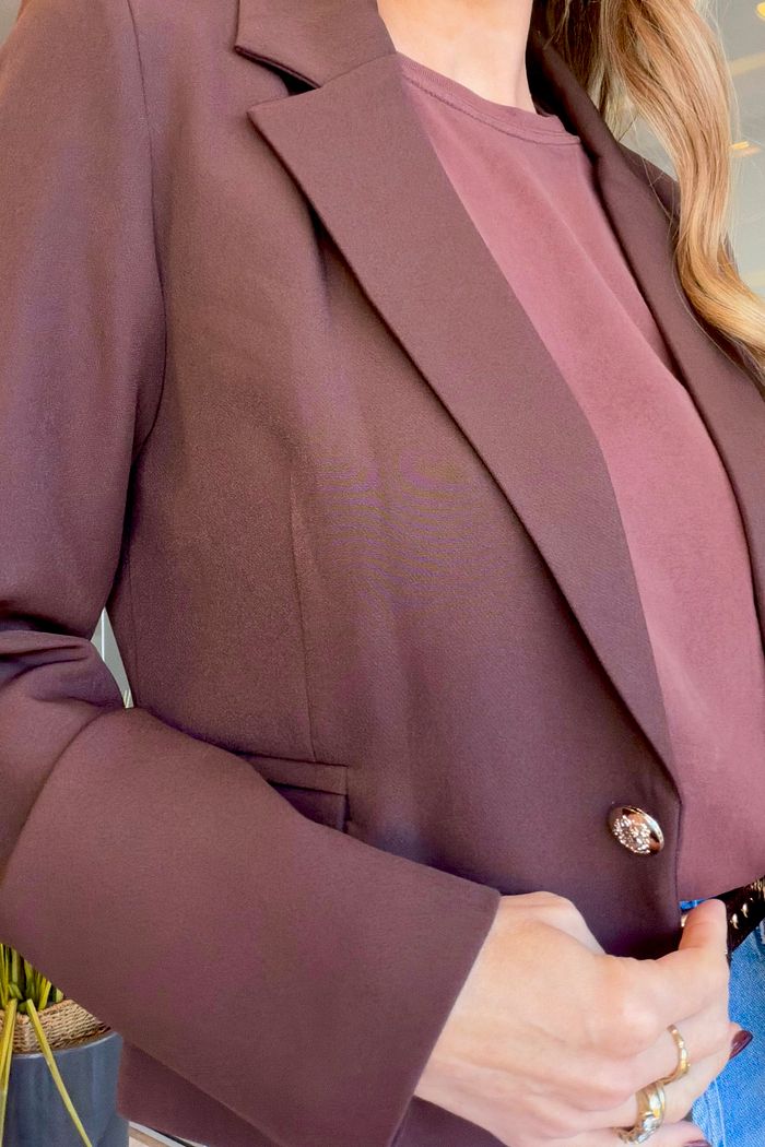 Blazer Curto Signature Alfaiataria Premium com 1 botão cor Marrom Café