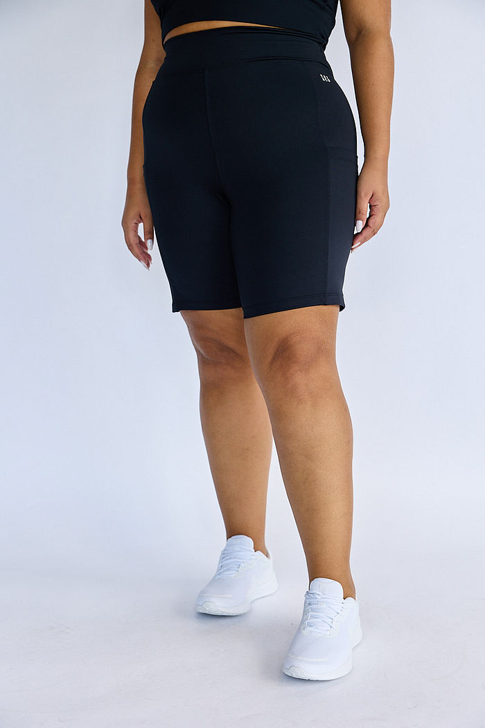 Bermuda Fitness Plus Size com Bolso Preta