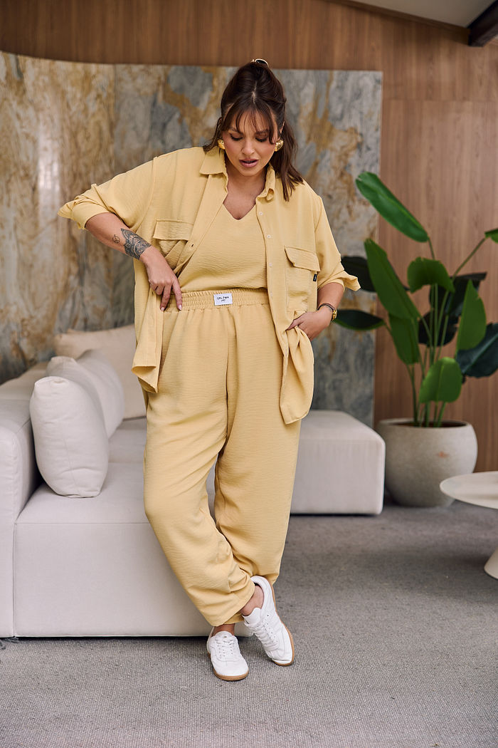 Calça Cenoura Crepe Amarelo Suave