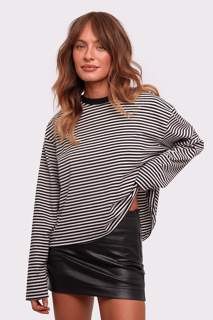 mini saia em p.u preta kourtney mundo lolita