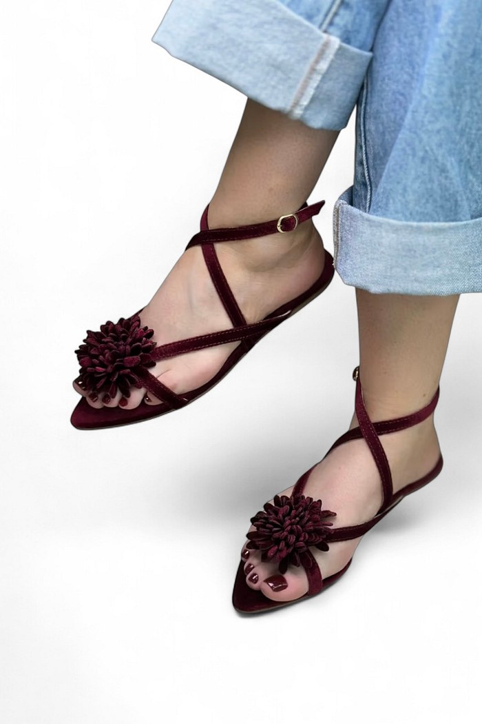 BETINA - FLAT RASTEIRA POMPOM VINHO