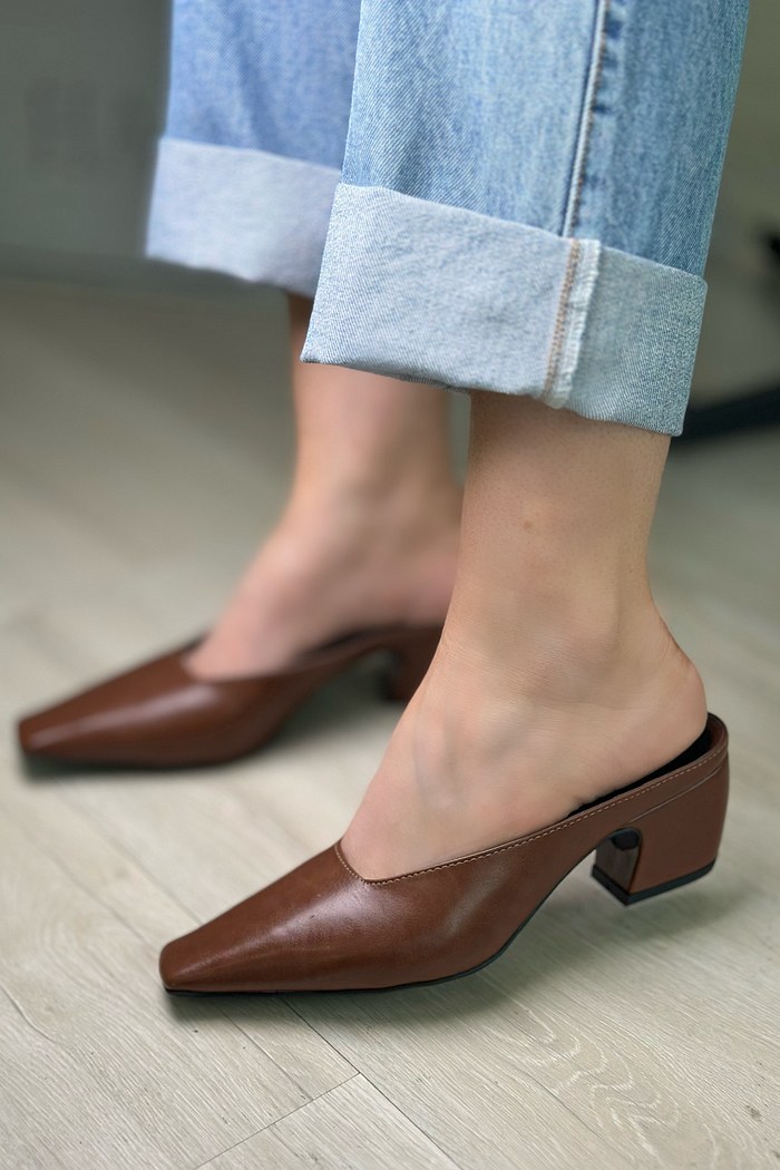 LUMA - MULE COURO MARROM