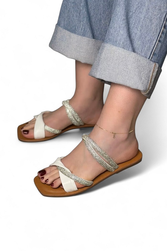 HANNA - FLAT RASTEIRA COURO BRANCO COM STRASS PRATA