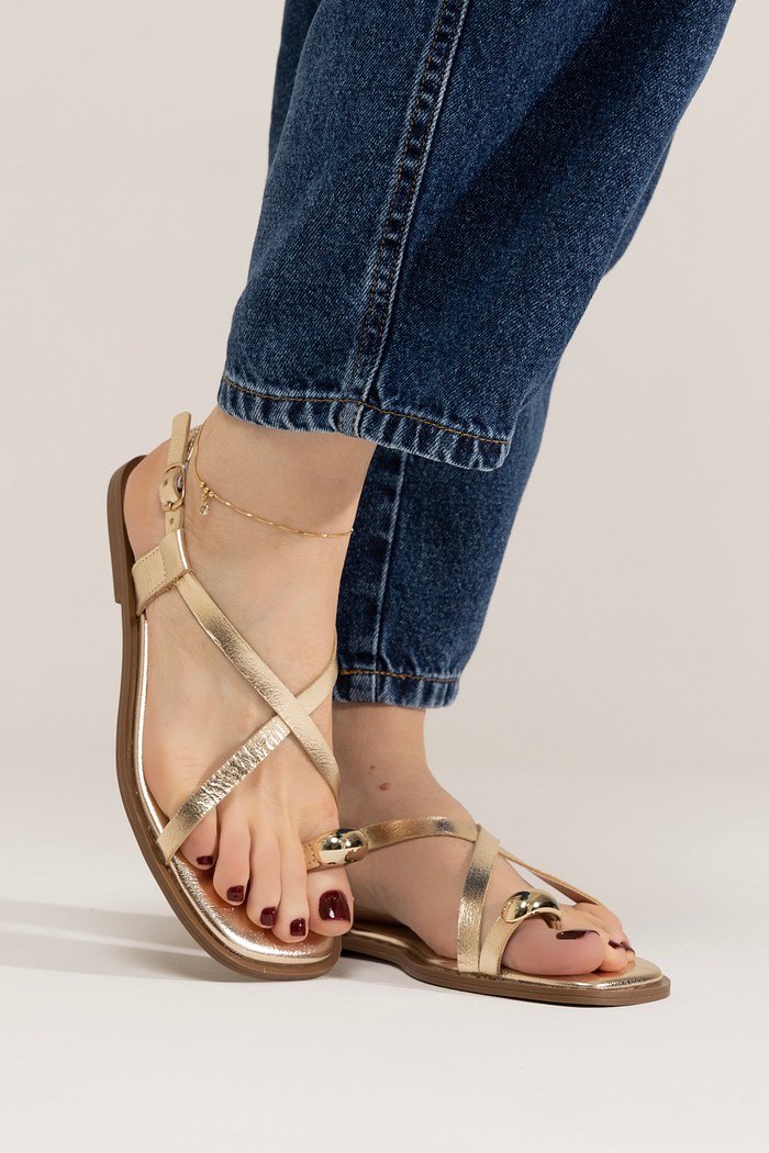 CISSA – FLAT RASTEIRA DOURADA COM DETALHE DOURADO