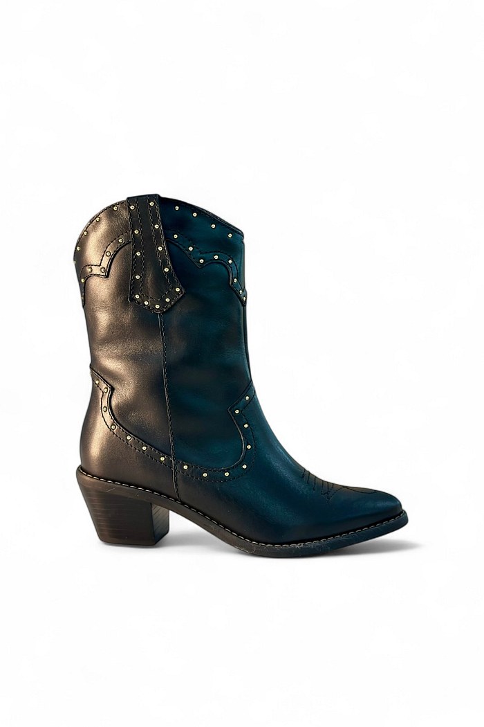 SELENA - BOTA COURO COM PESPONTOS E TACHAS PRETA