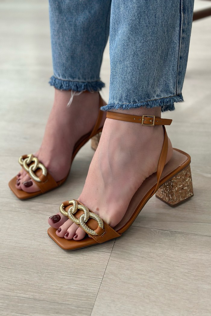 ELISA - SANDÁLIA CORRENTE CARAMELO