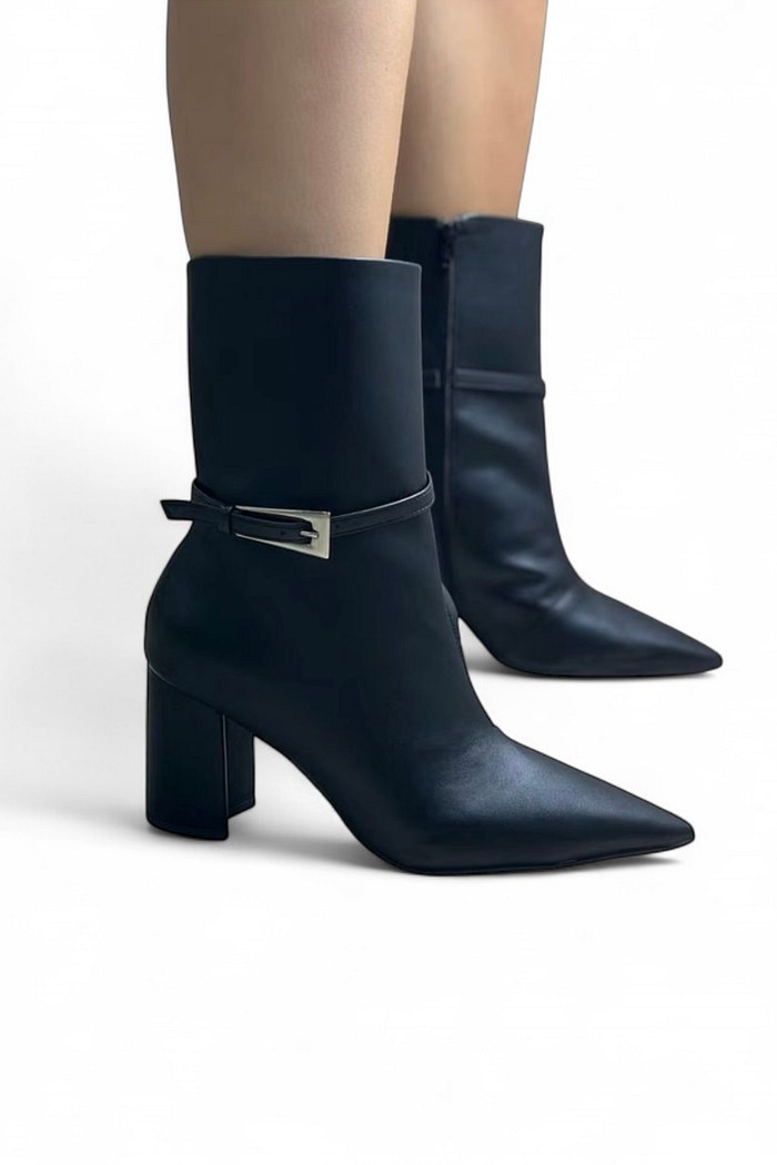 DÁLIA - BOTA COURO CANO BAIXO COM FIVELA PRETA