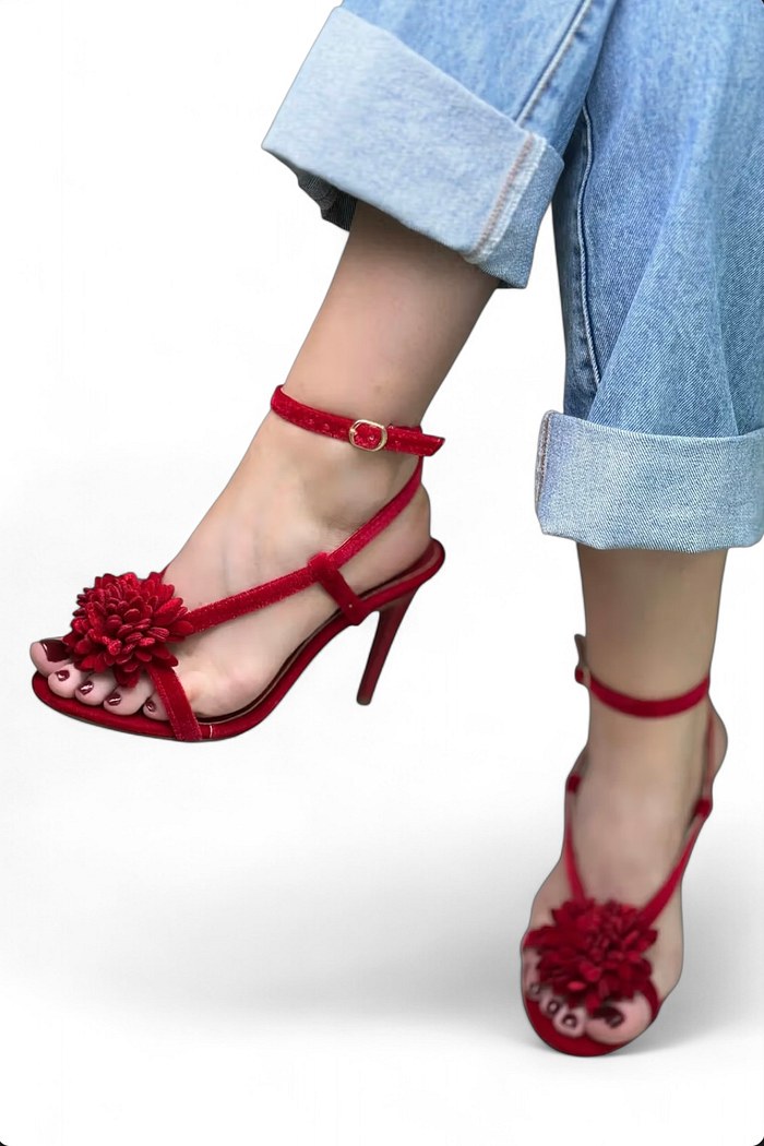 BETA - SANDÁLIA SALTO POMPOM VELUDO VERMELHA