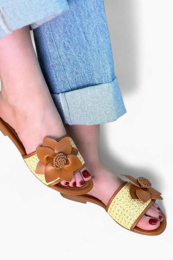 BRENDA – FLAT RASTEIRA FLOR CARAMELO