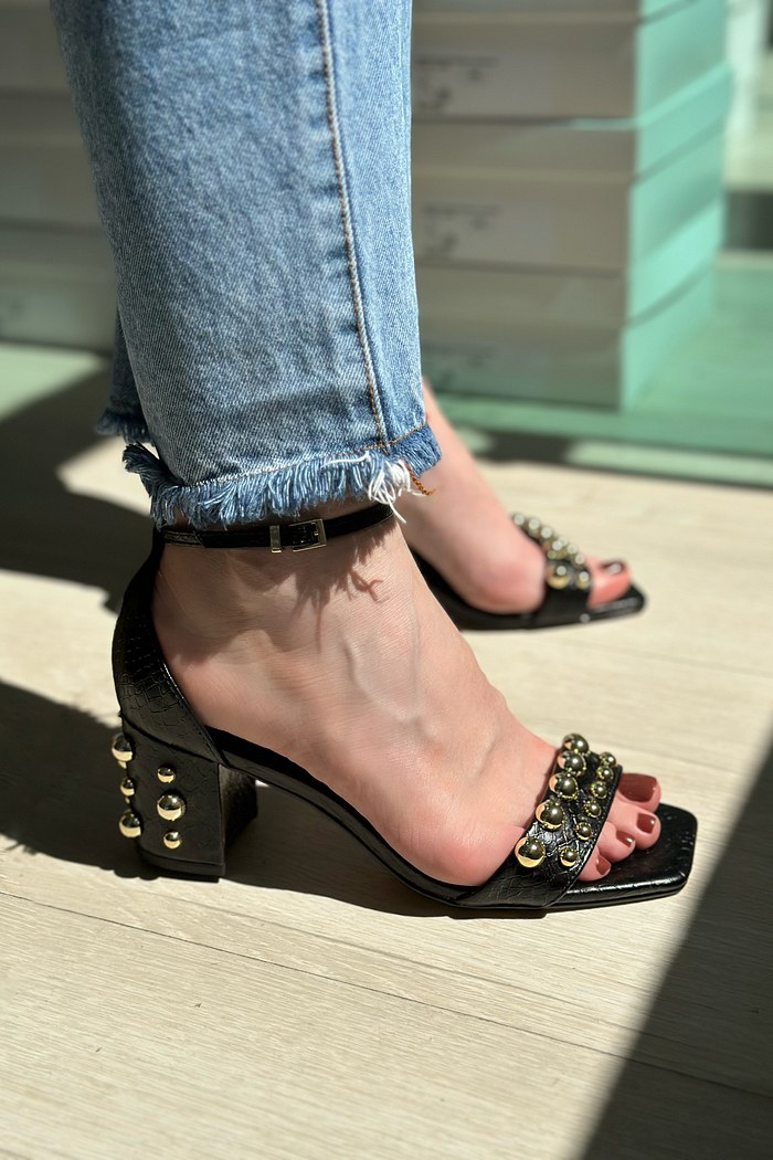 LUCY - SANDÁLIA ESFERAS PRETA