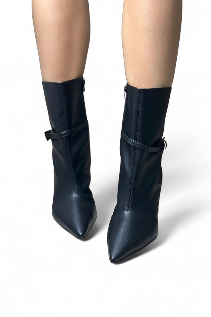 DÁLIA - BOTA COURO CANO BAIXO COM FIVELA PRETA