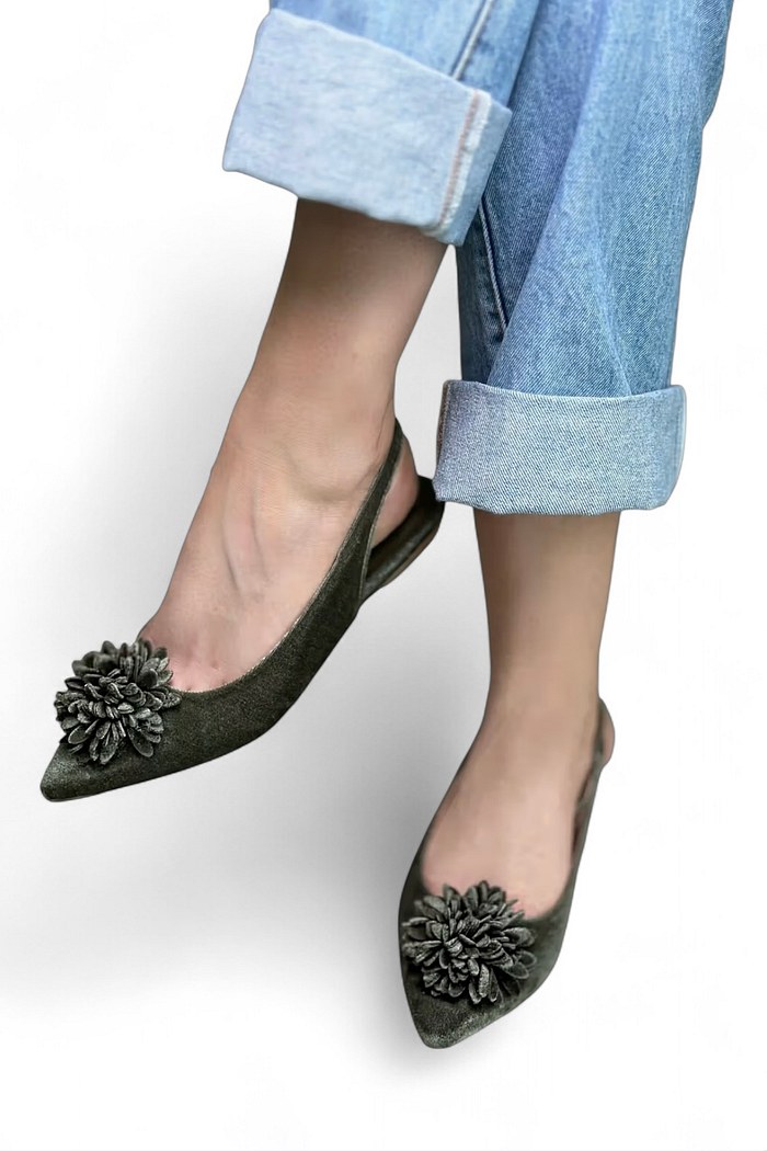 BIANCA - SAPATILHA SLINGBACK POMPOM VELUDO VERDE OLIVA