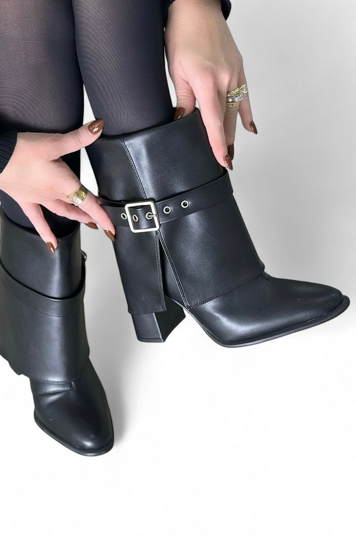 LAÍS - BOTA CAPA E FIVELA CANO BAIXO PRETA