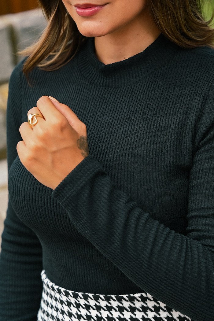 BLUSA BÁSICA GOLA ALTA - PRETO