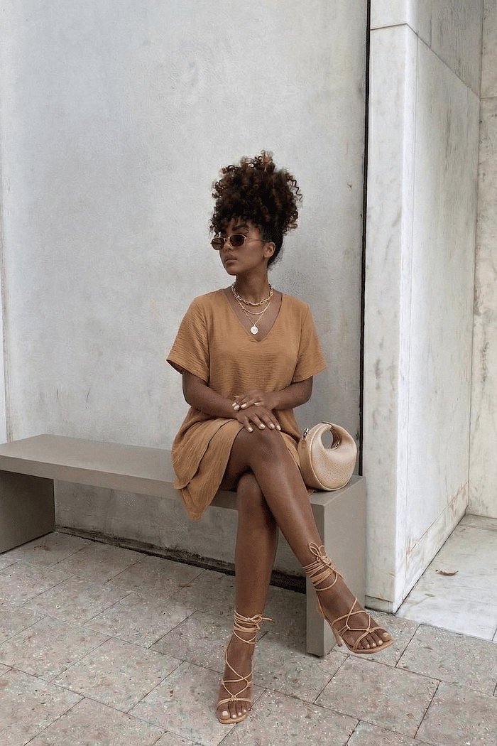 VESTIDO DUPLO MANGA CURTA - MASCAVO